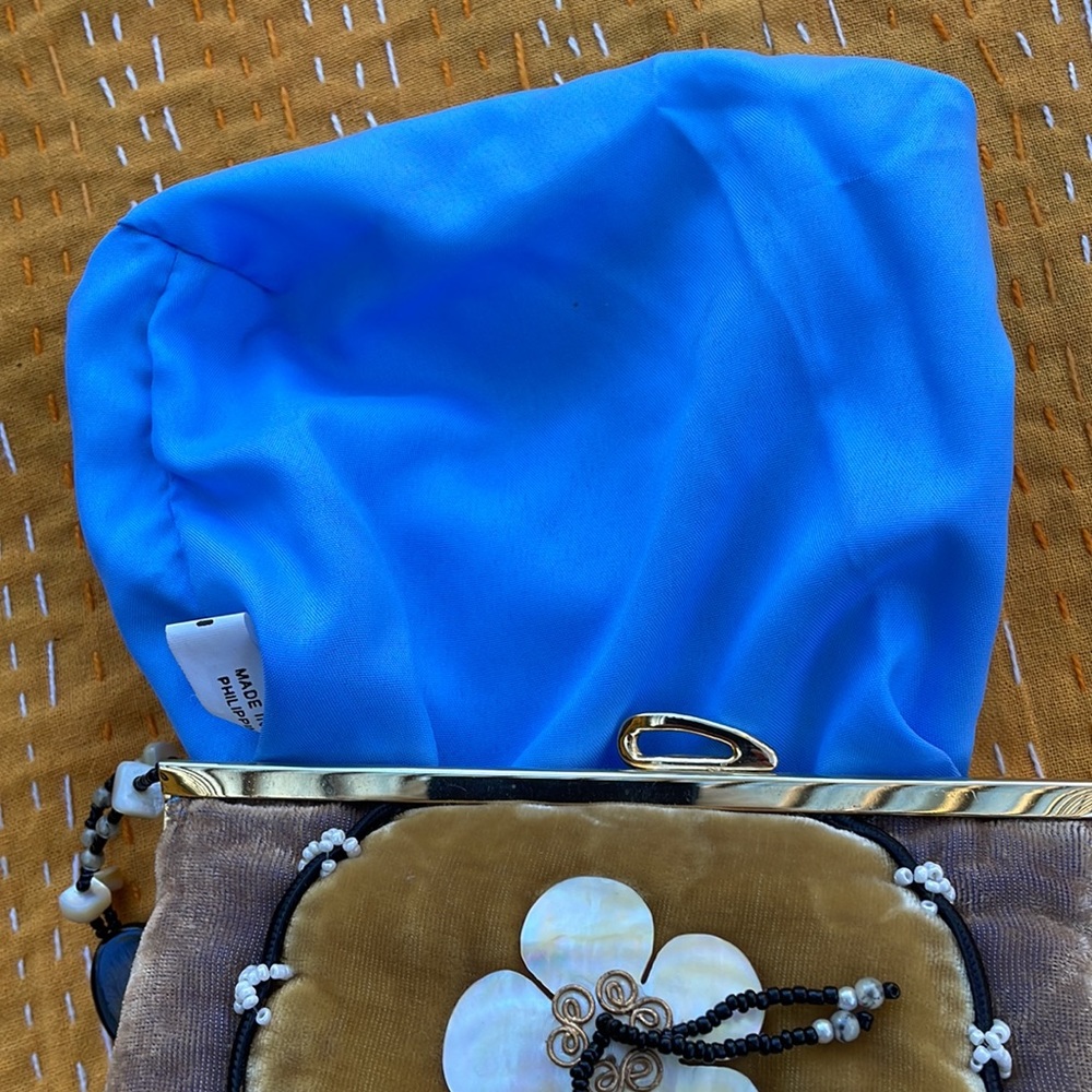 NWOT Mary Frances handbag, gold and brown/beige. Embellished with shell and bead - Picture 5 of 7
